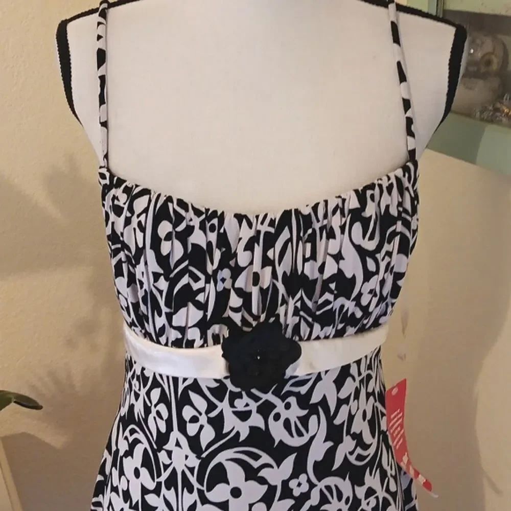 NWT Ruby Rox Monochrome Floral Pattern Dress - Picture 2 of 12
